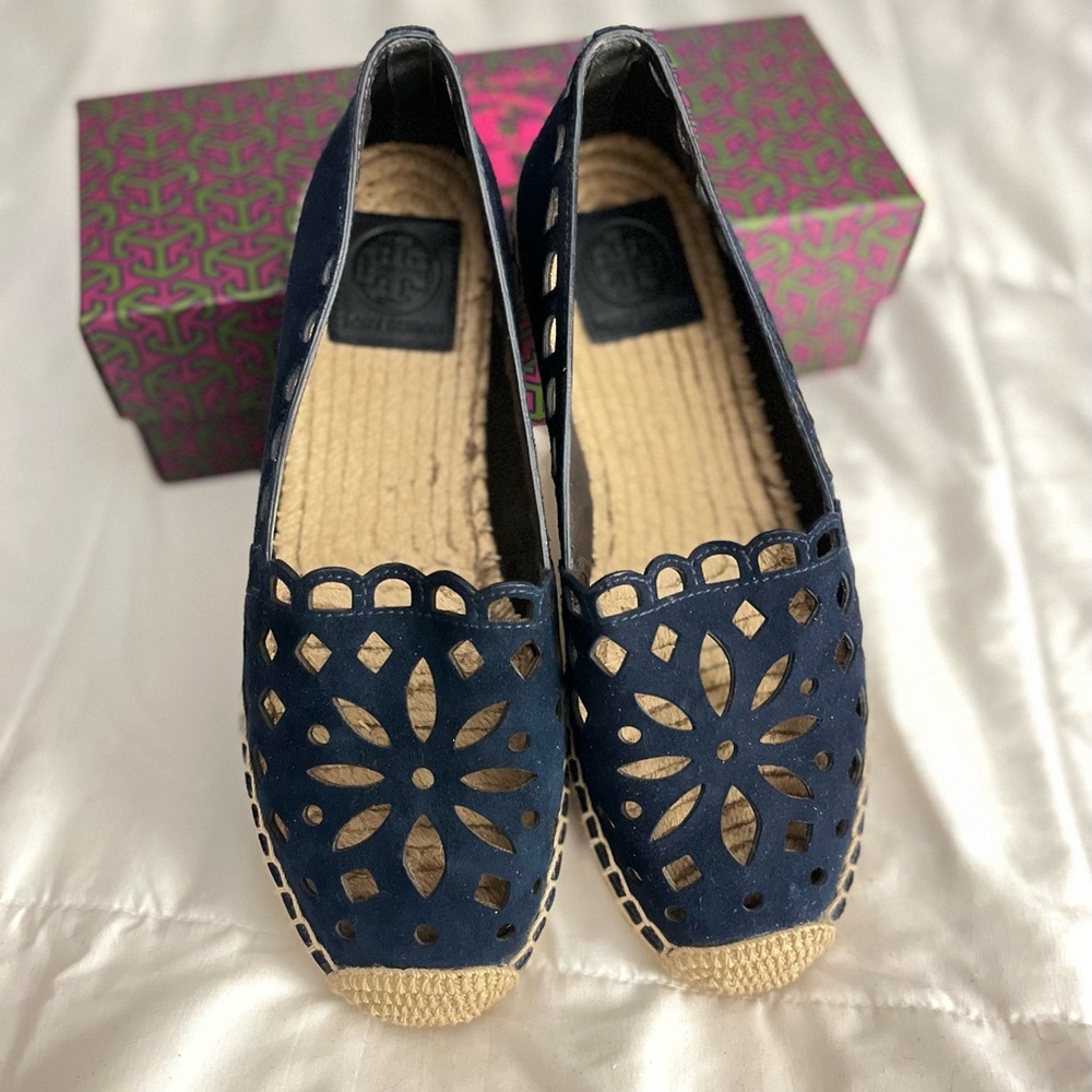 Tory Burch eyelet espadrilles in Navy. 7.5 NWT - Picture 2 of 4